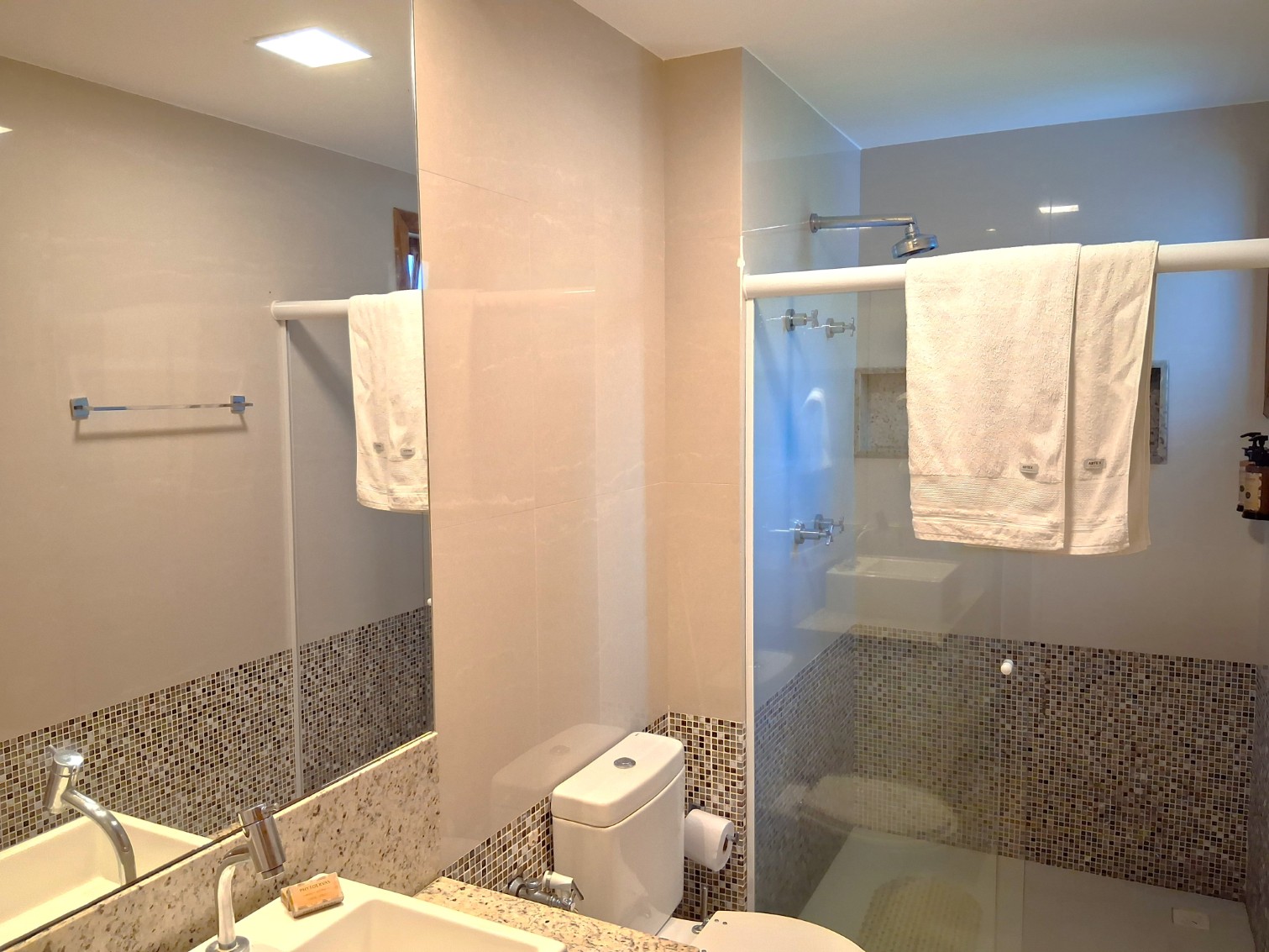 Banheiro da suíte solteiro do apartamento 102